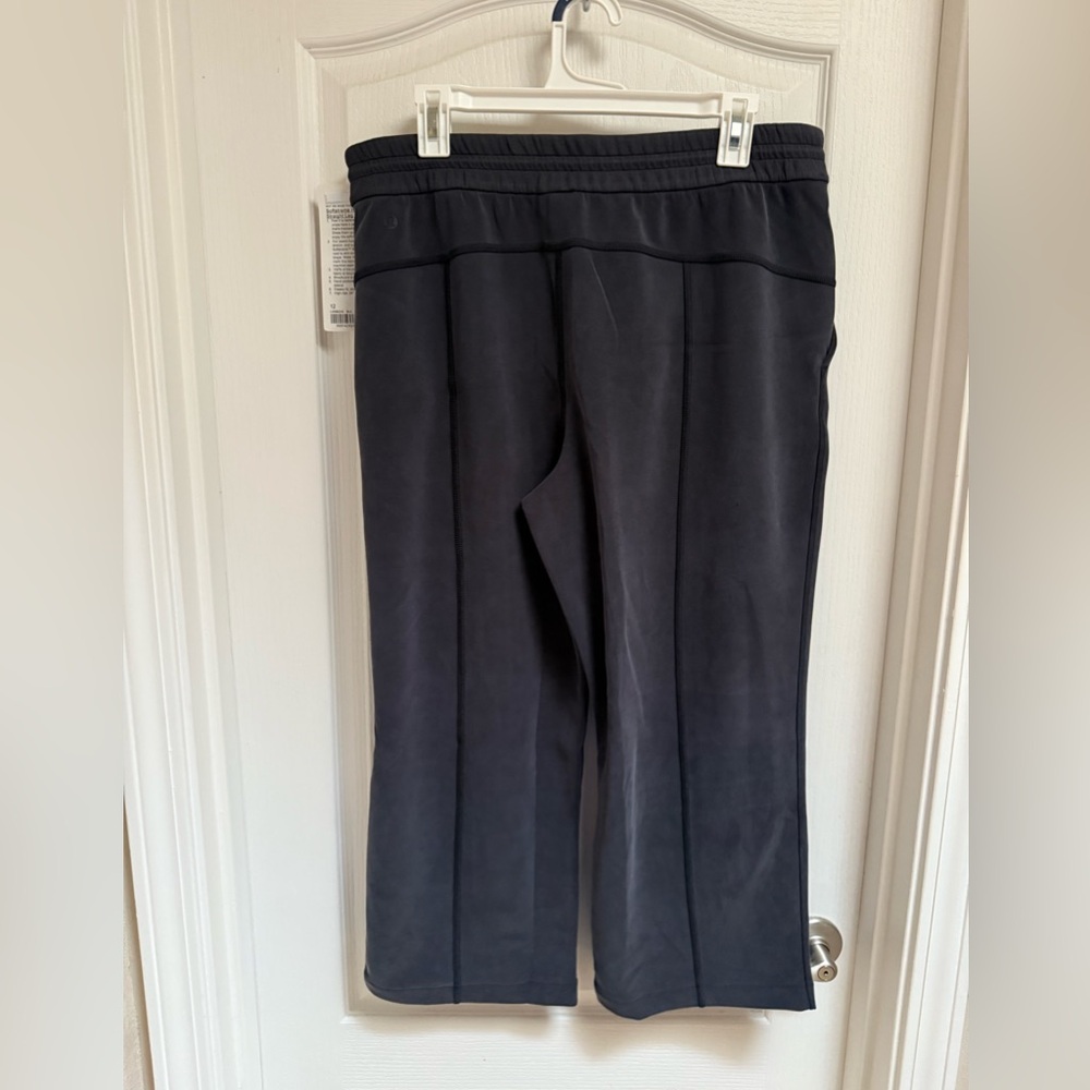 Lululemon Softstreme Straight  Leg Crop NWT - Picture 3 of 3